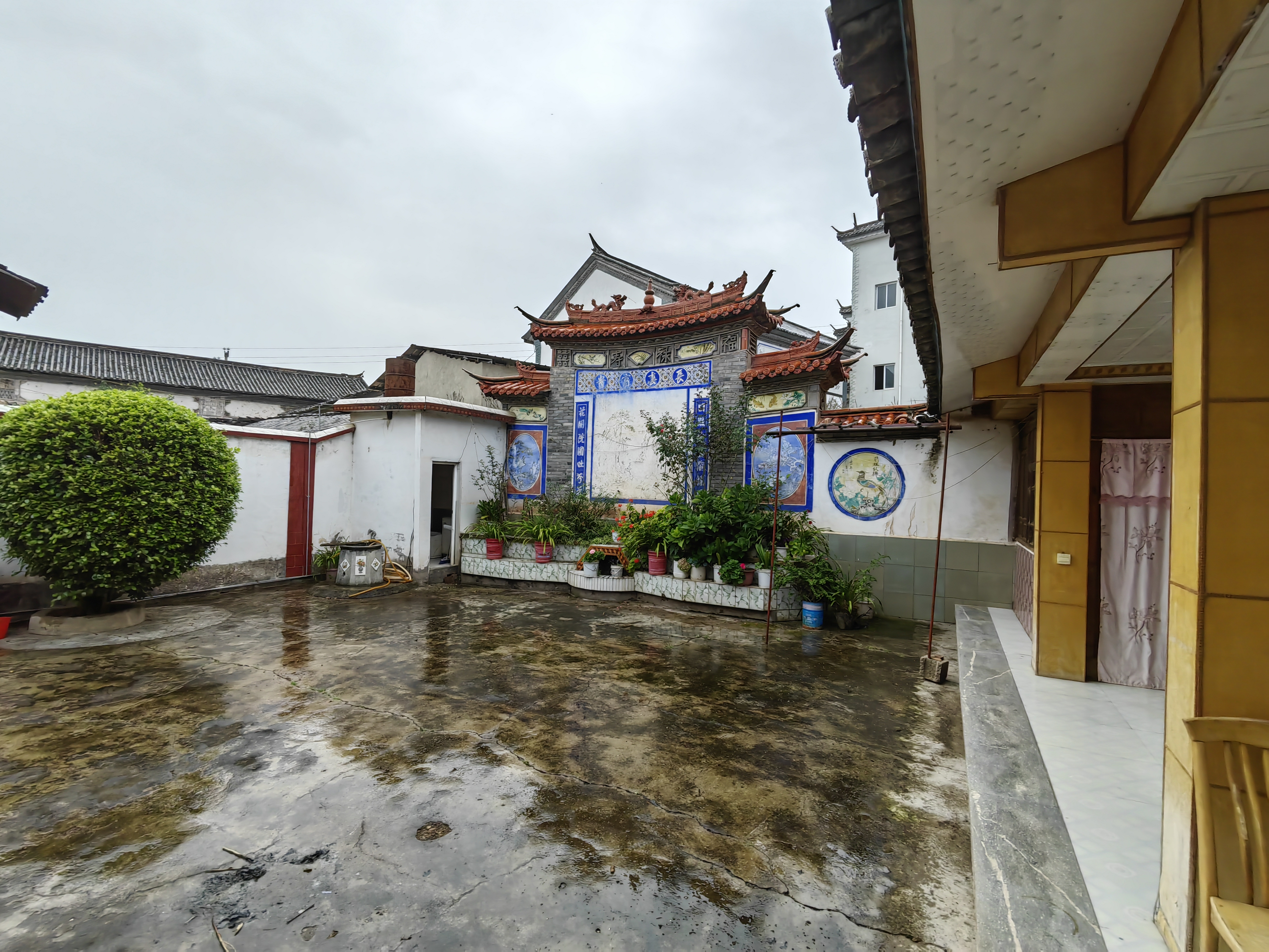 云南省大理州巍山县大仓镇燕子窝村小院出租，院里可停车，可长租改造